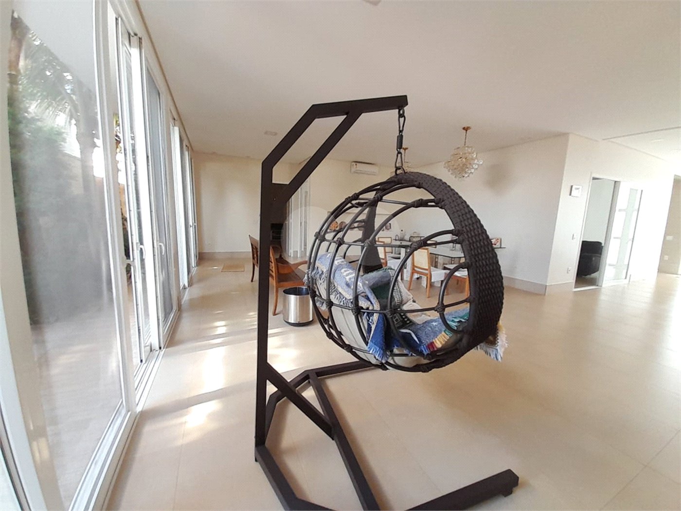 Casa à Venda no Condomínio Damha III – Elegância e Conforto para sua Família