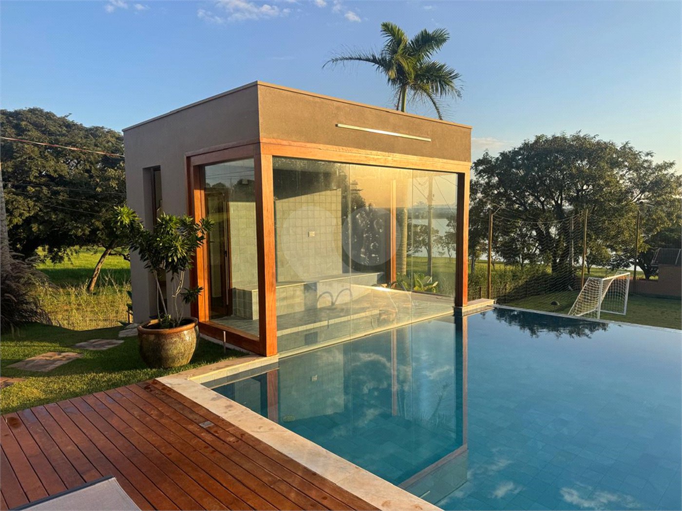 Casa à venda com 6 suítes no condomínio Vila Pinhal, Itirapina - SP