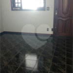 Sobrado com 4 dormitórios, sendo 1 suíte.