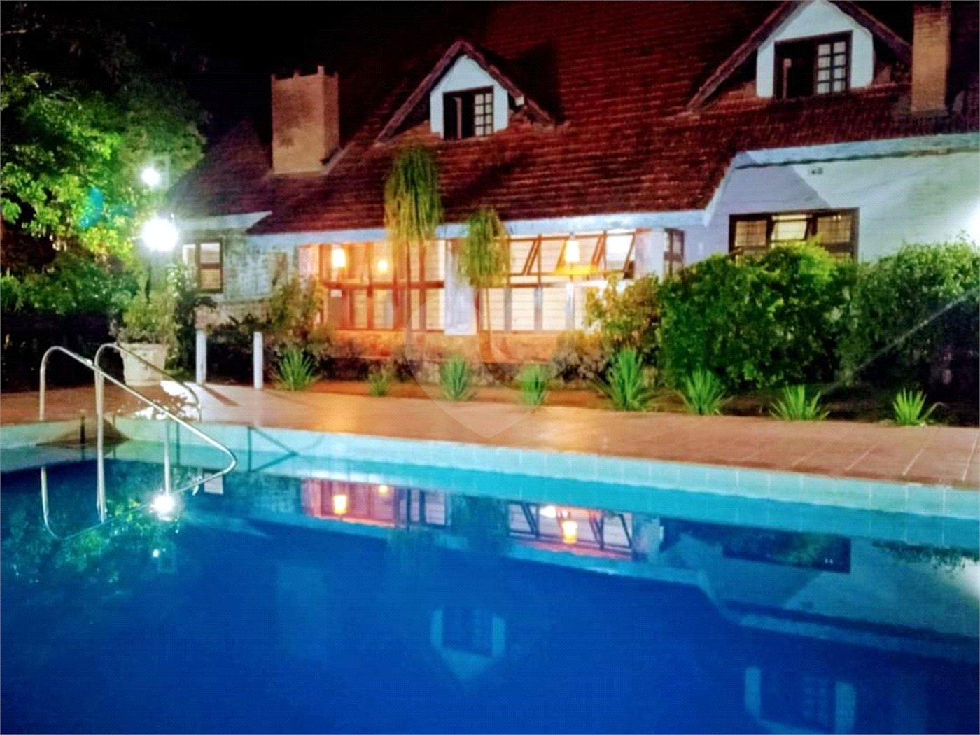 Casa à venda ou para alugar com 9 quartos, sendo 5 suítes, no condomínio Residencial Rio Verde, Araçoiaba da Serra - SP