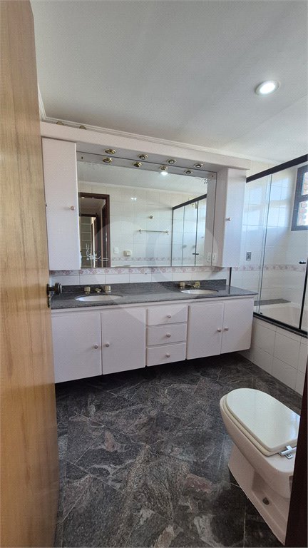 Apartamento à venda ou para alugar com 3 quartos, sendo 2 suítes, em Vila Romana, São Paulo, SP