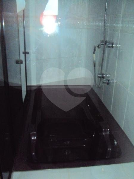 Sobrado à venda com 4 quartos, sendo 2 suítes, em Jardim Peri Peri, São Paulo, SP