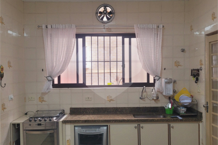 Sobrado à venda ou para alugar com 4 quartos, sendo 1 suíte, em Vila Gustavo, São Paulo, SP