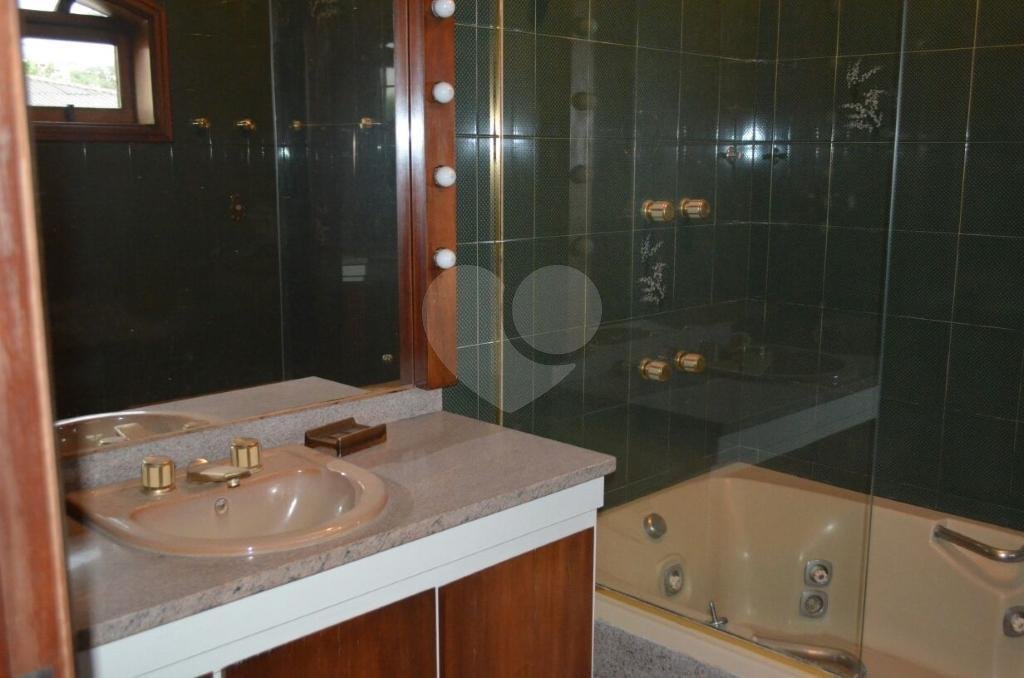 Sobrado à venda com 4 quartos, sendo 3 suítes, em Parque Edu Chaves, São Paulo, SP