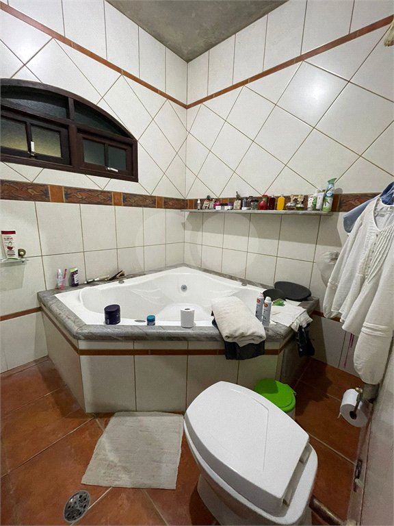 Sobrado à venda com 4 quartos, sendo 1 suíte,  em Vila Suissa, Mogi das Cruzes, SP