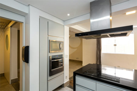 Casa à venda com 3 quartos, sendo 1 suíte, em Campo Belo, São Paulo, SP