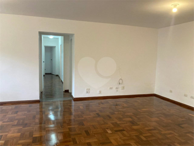 Apartamento para alugar com 4 quartos, sendo 1 suíte,  em Santo Amaro, São Paulo, SP