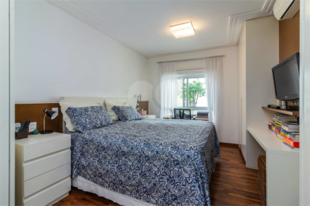 Apartamento à venda com 3 suítes em Vila Cordeiro, São Paulo, SP