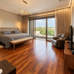 Casa nova no Saint Patrick com 926 m², 5 suítes, elevador e piscina aquecida, saúna em Sorocaba