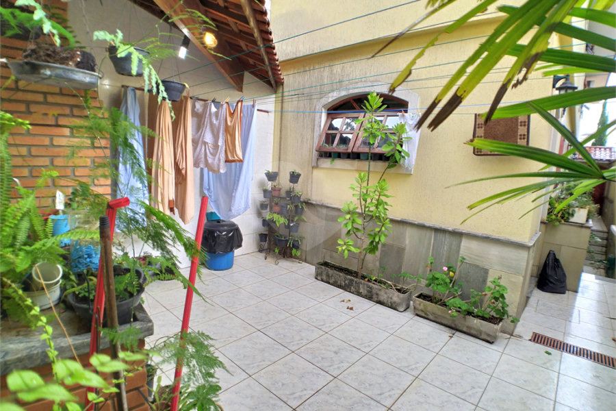 Sobrado à venda com 4 quartos, sendo 3 suítes, em Parada Inglesa, São Paulo, SP