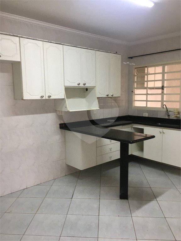 Sobrado à venda com 4 quartos, sendo 1 suíte, em Vila Rubens, Indaiatuba, SP