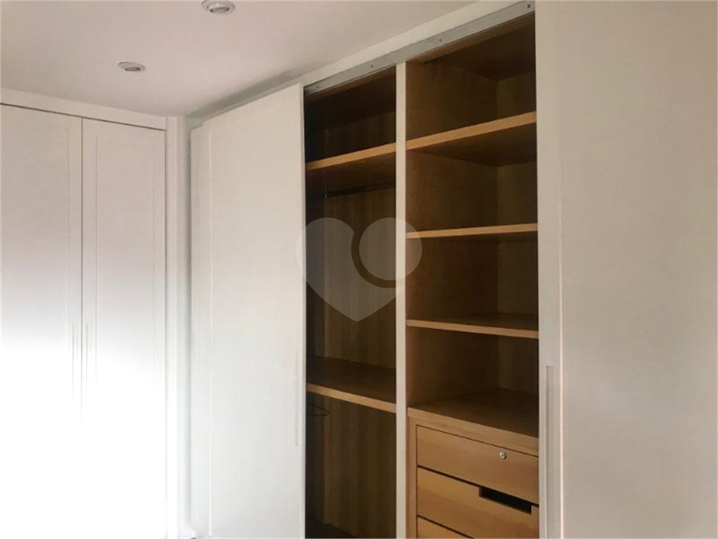 Apartamento à venda ou para alugar com 3 suítes em Moema, São Paulo, SP