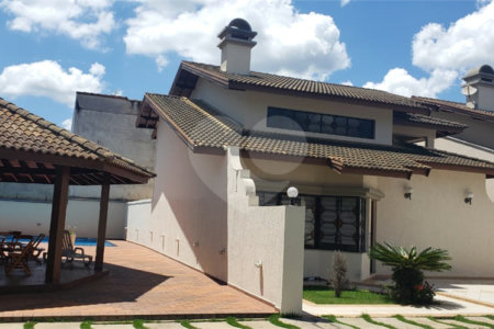 Casa para alugar com 3 suítes no condomínio Jardim Siriema, Atibaia - SP