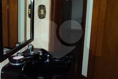 Sobrado à venda com 4 quartos, sendo 2 suítes, em Jardim Peri Peri, São Paulo, SP