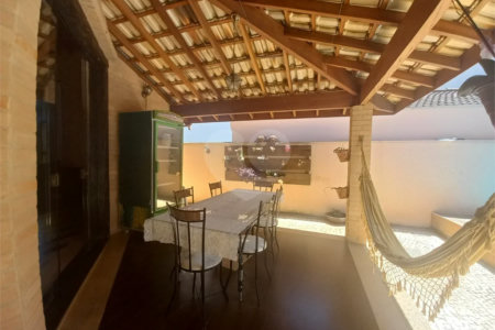 Linda casa com piscina localizada no melhor condomínio de Hortolândia - Green Park.