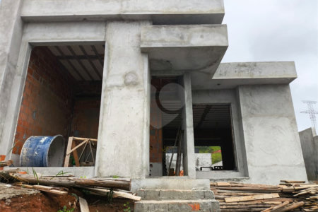 Casa à venda com 3 quartos, sendo 1 suíte, no condomínio Loteamento Parque Residencial Serras de Atibaia Ii, Atibaia - SP