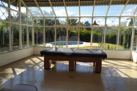 Casa à venda ou para alugar com 5 quartos, sendo 3 suítes, no condomínio Fazenda Lago Azul, Araçoiaba da Serra - SP