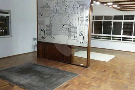 Apartamento à venda no bairro Bela Vista.