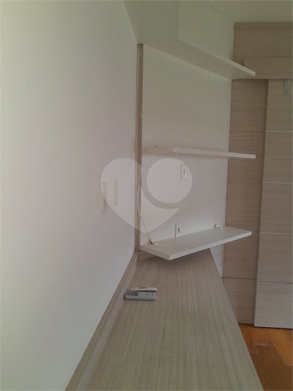 Casa à venda ou para alugar com 4 suítes em Chácaras São Carlos, Cotia, SP