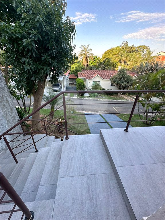 Casa à venda com 4 quartos, sendo 1 suíte,  no condomínio Jardim das Acácias, Cotia - SP