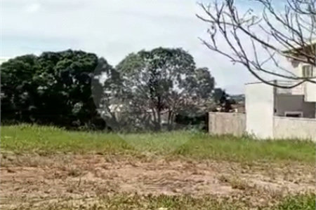 Terreno à venda com 1 suíte no condomínio Bosque dos Cambarás, Valinhos - SP