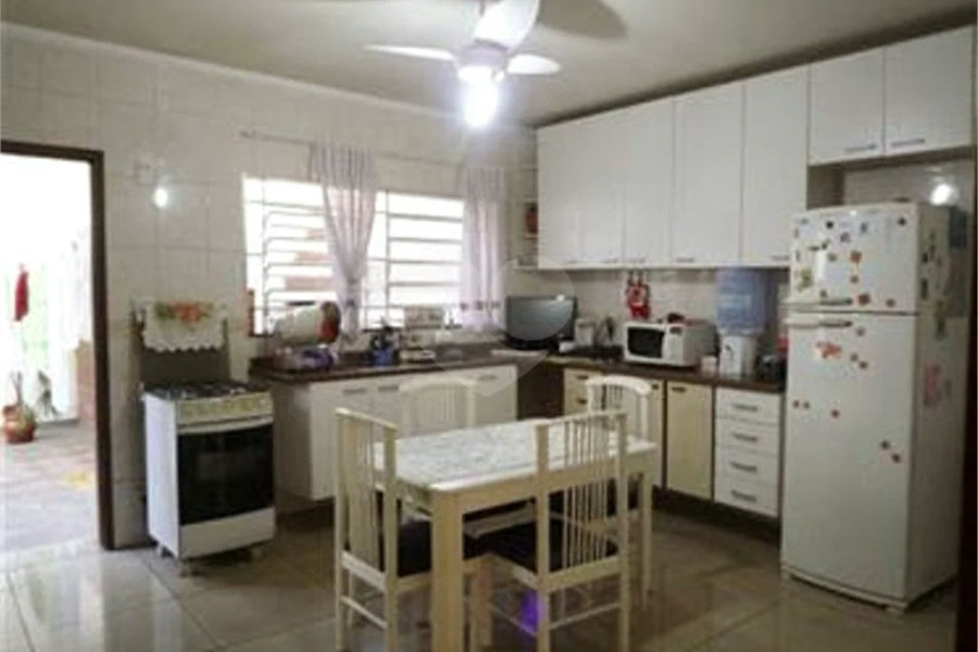 Sobrado à venda com 3 quartos, sendo 1 suíte, em Tremembé, São Paulo, SP