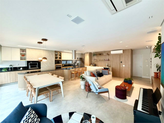 Apartamento à venda com 3 suítes em Moema, São Paulo, SP
