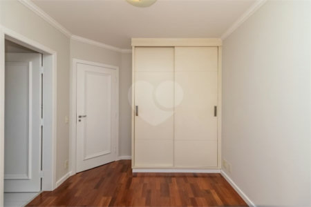 Casa à venda com 4 quartos, sendo 2 suítes, no condomínio Stephanie, São Paulo - SP