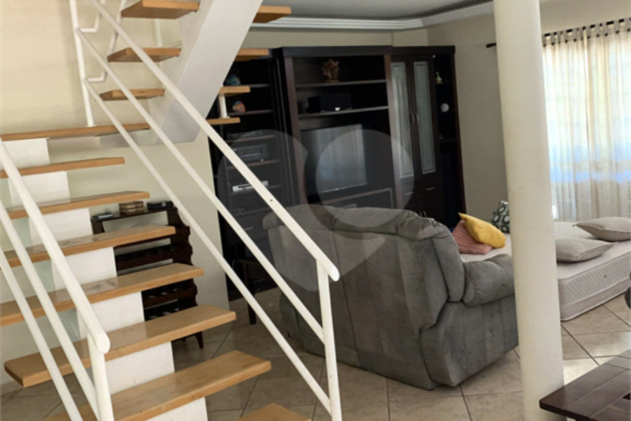 Casa à venda com 5 quartos, sendo 2 suítes, no condomínio Capela do Barreiro, Itatiba - SP