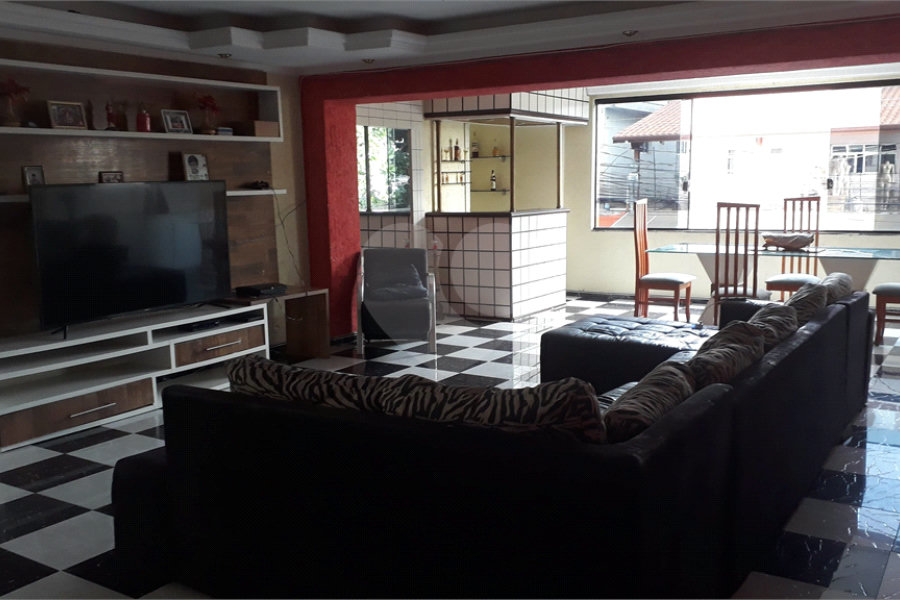 Sobrado à venda com 4 quartos, sendo 1 suíte, em Vila Nova Cachoeirinha, São Paulo, SP