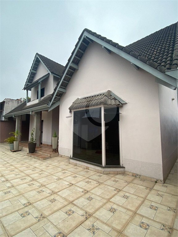 Casa Térrea à venda com 4 quartos, sendo 1 suíte,  em Vila Oliveira, Mogi das Cruzes, SP