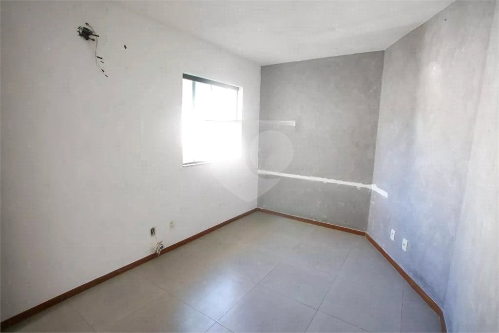 Casa à venda com 4 quartos, sendo 3 suítes, no condomínio Lícia de Alvarenga, Rio de Janeiro - RJ