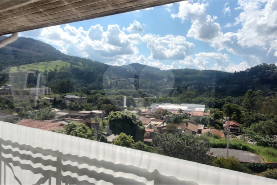 Casa à venda com 5 quartos, sendo 3 suítes,  em Capoavinha, Mairiporã, SP