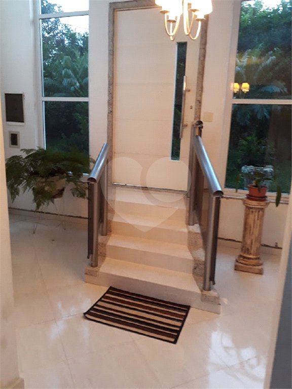 Sobrado à venda com 5 quartos, sendo 3 suítes, em Campos de Atibaia, Atibaia, SP