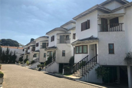 Casa à venda com 4 suítes no condomínio Vila das Emboabas, São Paulo - SP