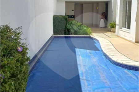 Sobrado à venda ou para alugar com 7 quartos, sendo 4 suítes,  em Cidade Jardim, São Paulo, SP