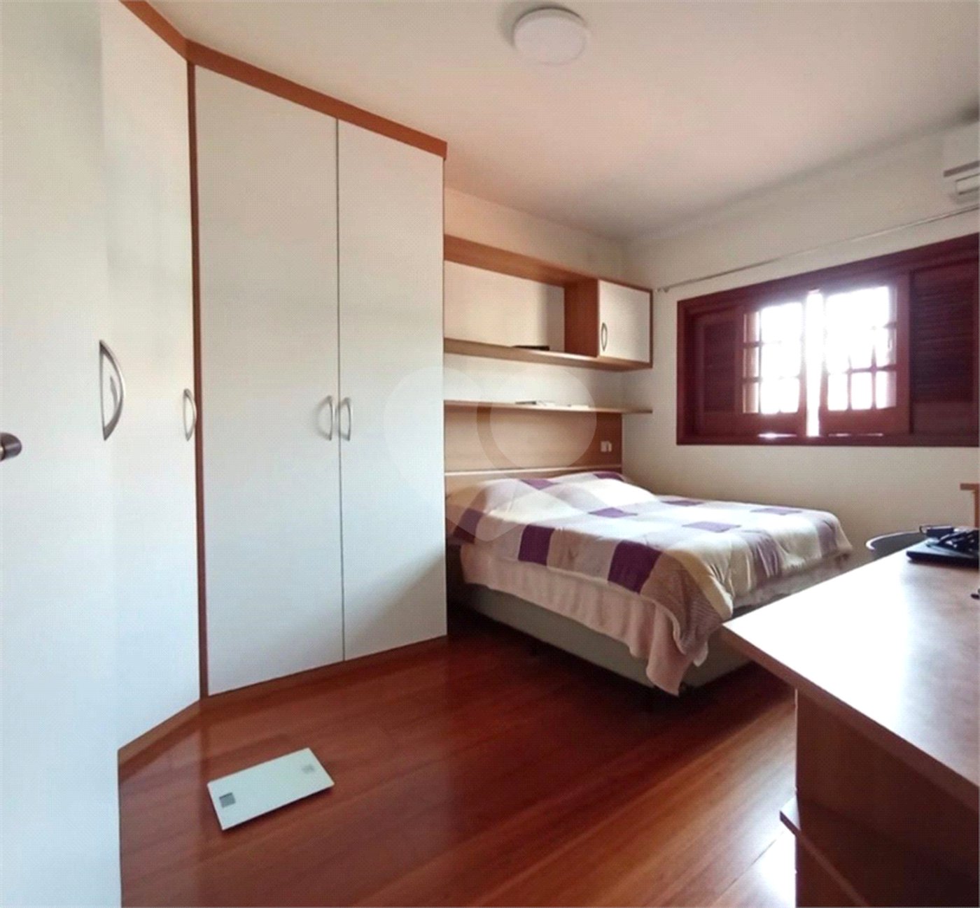 Casa à venda com 5 quartos, sendo 1 suíte, no condomínio Constantino Mattucci, Sorocaba - SP