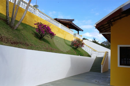 Casa em condomínio para alugar com 3 quartos, sendo 1 suíte, em Vila Petrópolis, Atibaia, SP