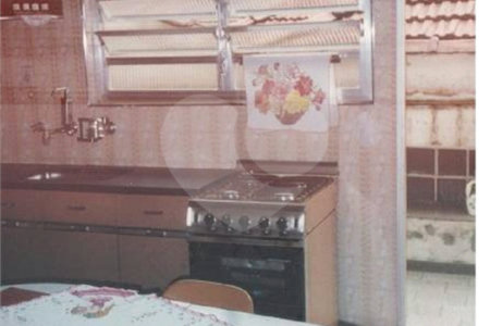 Sobrado à venda com 3 quartos, sendo 1 suíte,  em Chora Menino, São Paulo, SP