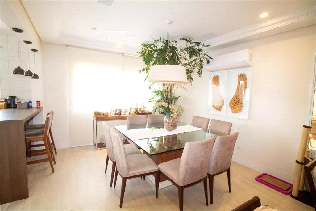 Casa à venda com 4 quartos, sendo 3 suítes, no condomínio Residencial Sans Souci, São Paulo - SP