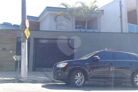 Sobrado à venda com 2 quartos, sendo 1 suíte, em Cidade Boa Vista, Suzano, SP