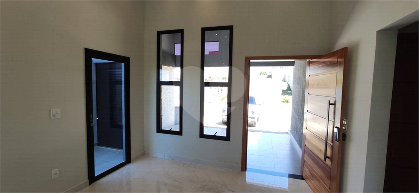 Casa à venda com 3 quartos, sendo 1 suíte,  no condomínio Reserva do Vale, Caçapava - SP