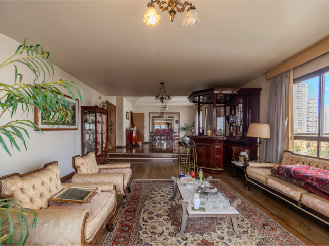 Apartamento à venda com 3 suítes em Moema, São Paulo, SP