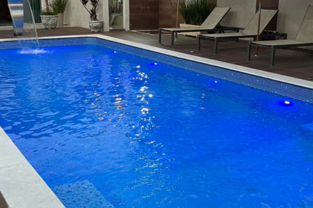 Casa à venda com 8 quartos, sendo 2 suítes, em Flórida, Praia Grande, SP
