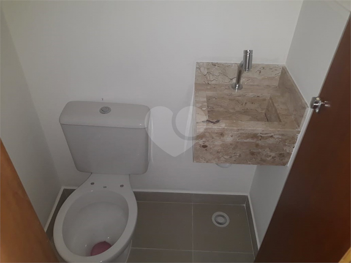 Casa à venda com 2 suítes no condomínio martinha, São Paulo - SP