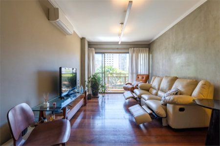 Apartamento à venda com 3 quartos, sendo 1 suíte, em Moema, São Paulo, SP