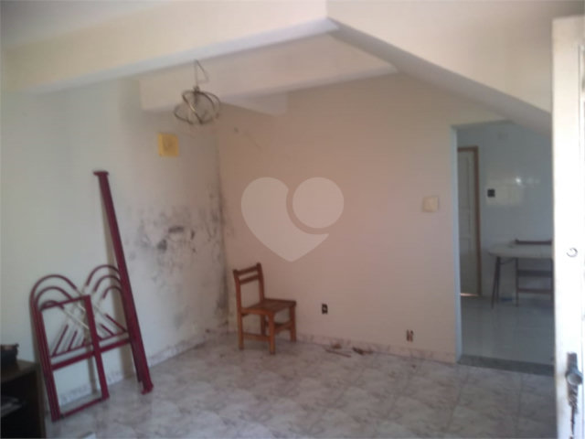 Sobrado à venda com 3 quartos em Vila Nivi, São Paulo, SP