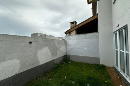 Casa à venda com 2 quartos no condomínio Vila das Paineiras, Suzano - SP