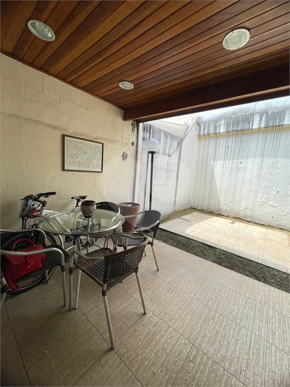 Casa à venda com 3 quartos, sendo 1 suíte,  no condomínio Montpellier, Mogi das Cruzes - SP