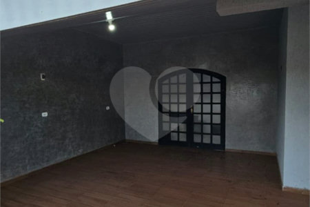 Casa à venda com 3 quartos, sendo 1 suíte, no Centro, Ponta Porã, MS
